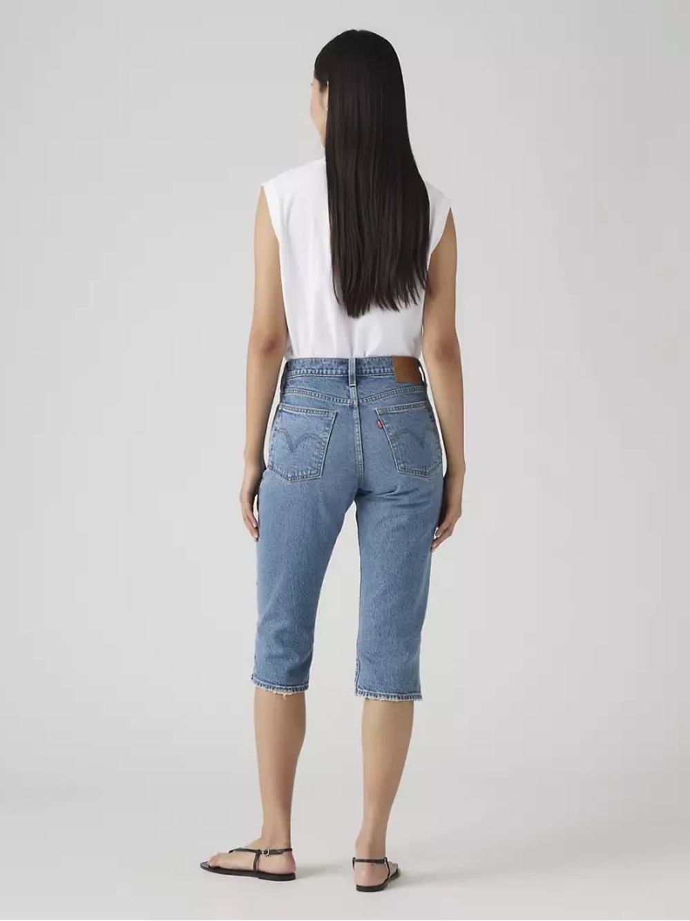 NWT LEVI'S Wedgie Capri Women's Jeans in Next Saturday - Medium Wash - Picture 2 of 6